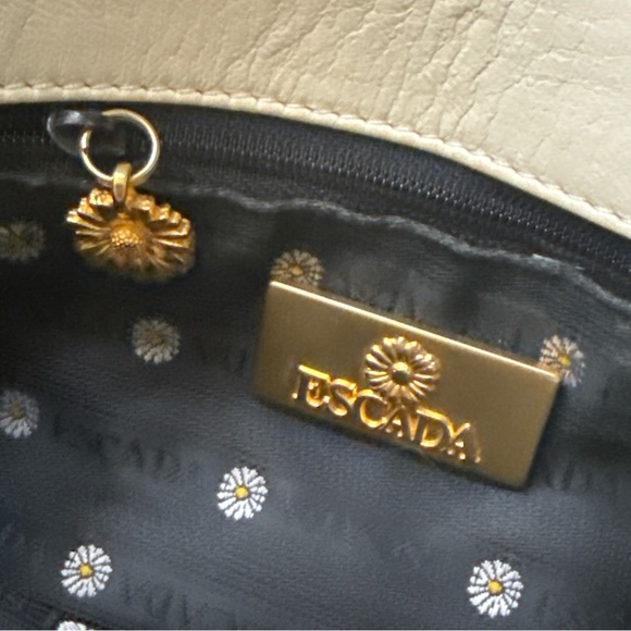 Escada Cream Leather Bag with Gold Chain flower detail - Picture 10 of 15
